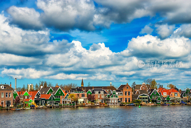 美丽的苏美尔天空在Zaanse Schans，荷兰